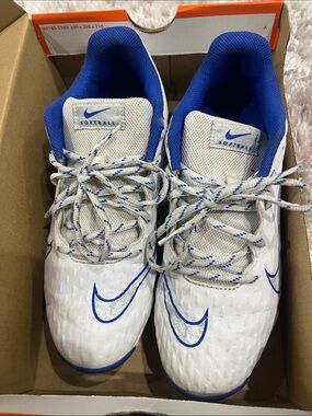 Nike Women's Hyperdiamond 4 Keystone Softball Cleats